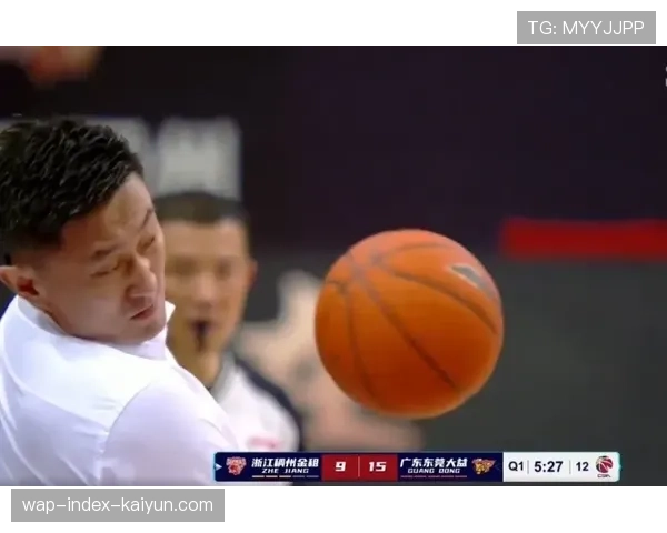 杜锋情绪管控现改善 减少咆哮后球员紧张感明显缓解